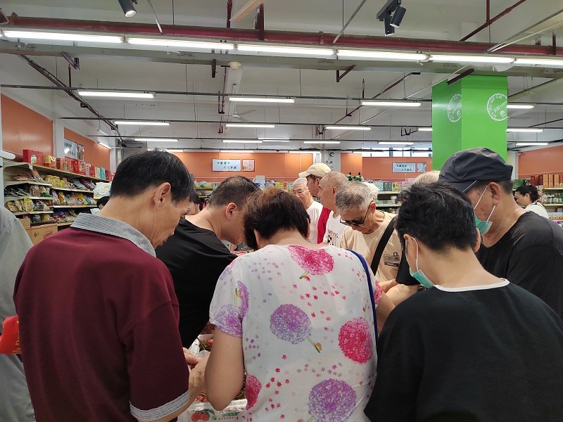 高溫“烤”驗(yàn)下，天惠超市清揚(yáng)店水果銷(xiāo)售火熱